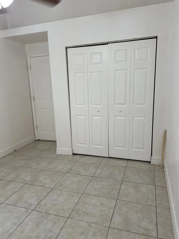 Room For Rent/available December 1