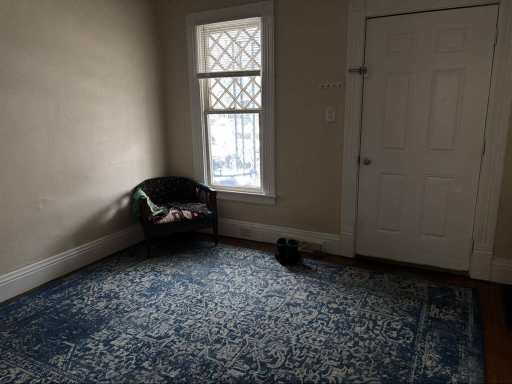 bedroom w/ private full bath Dec