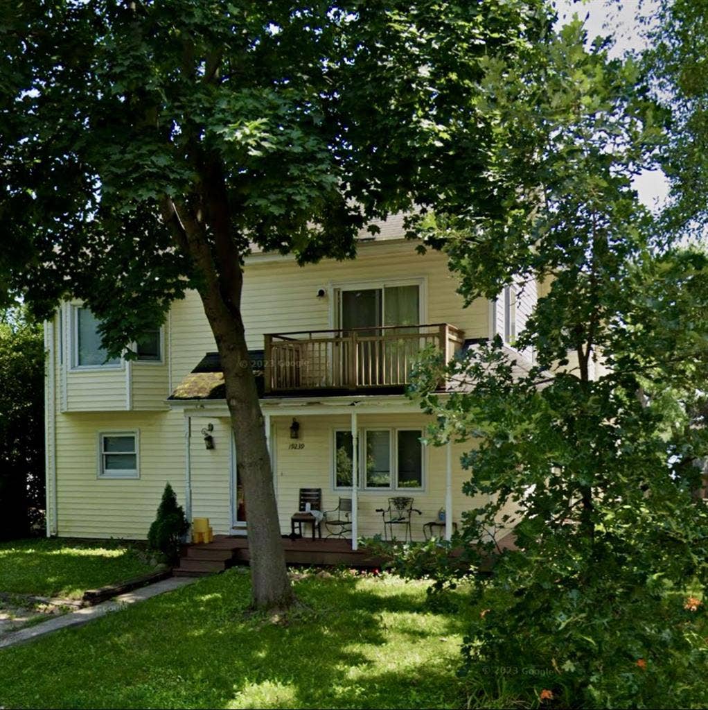 Large room closet private balcony