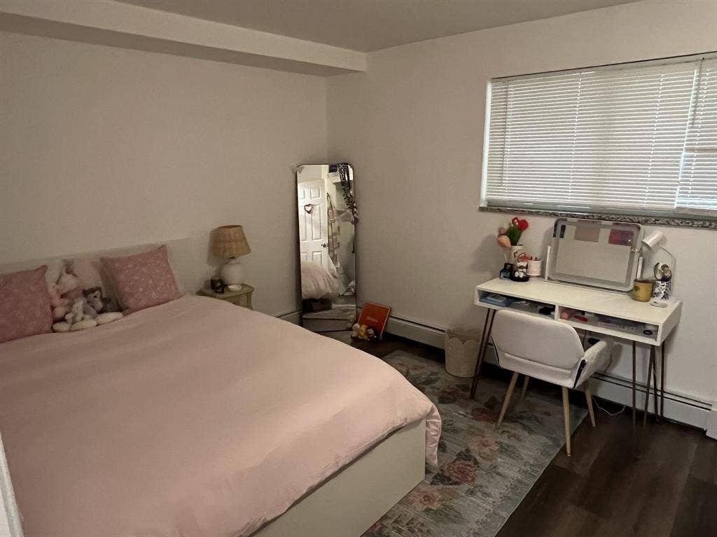 CU Apt On The Hill 3 BED Spring Sub