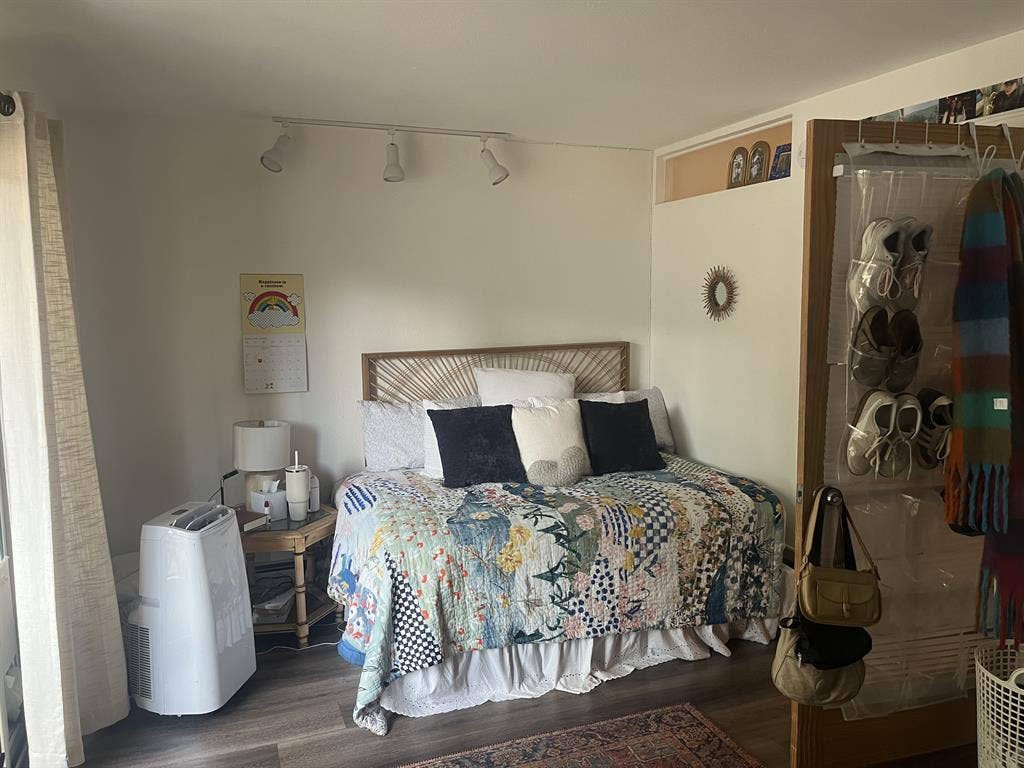 CU Apt On The Hill 3 BED Spring Sub