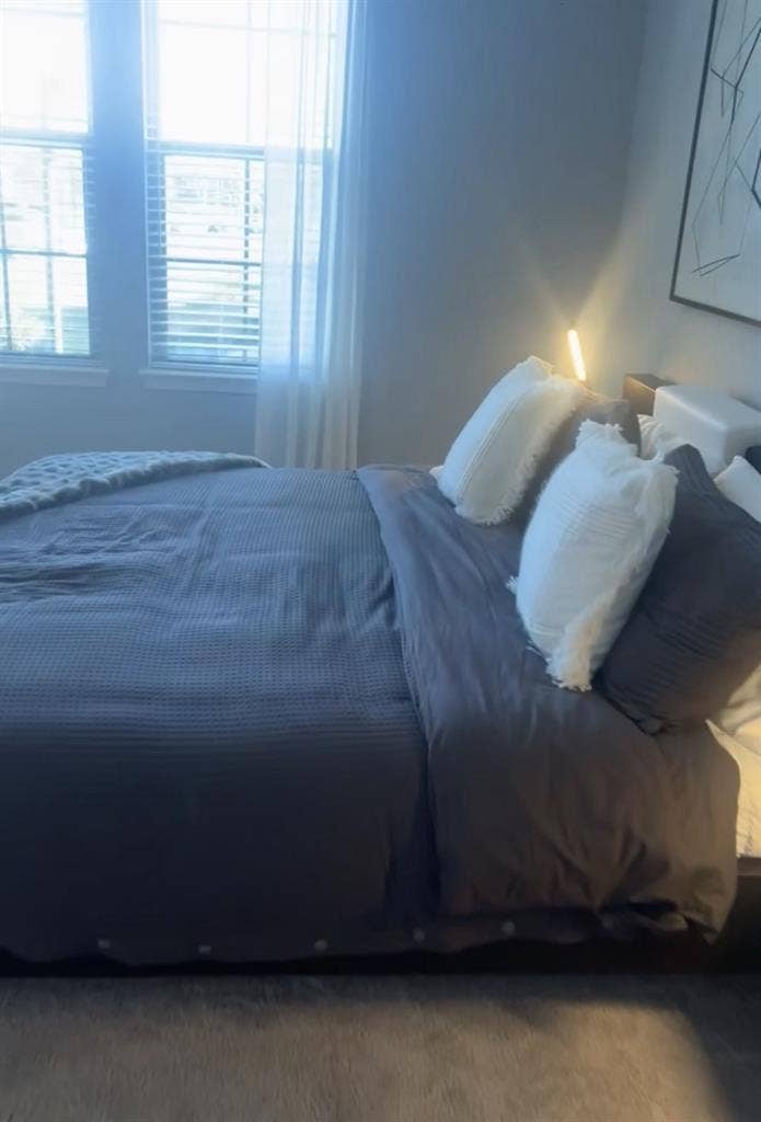 off of Idrive/ need roomie asap