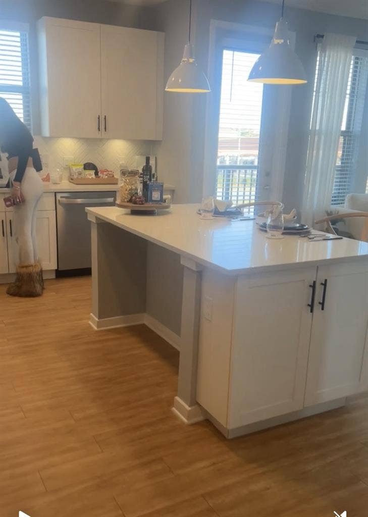 off of Idrive/ need roomie asap