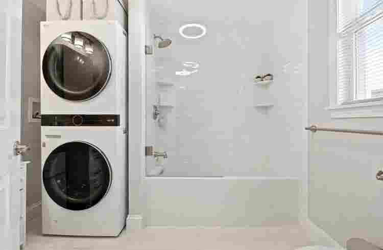 1 Master Bedroom Available in Condo