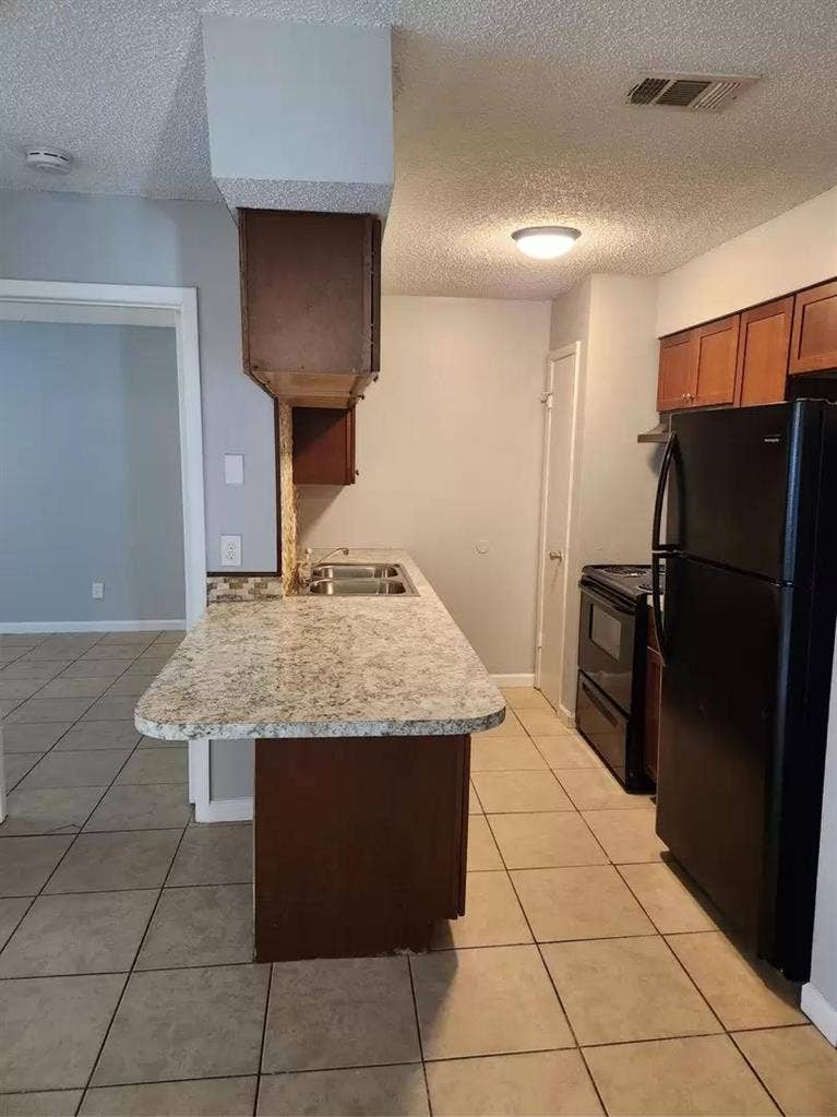 Need a roommate asap!!