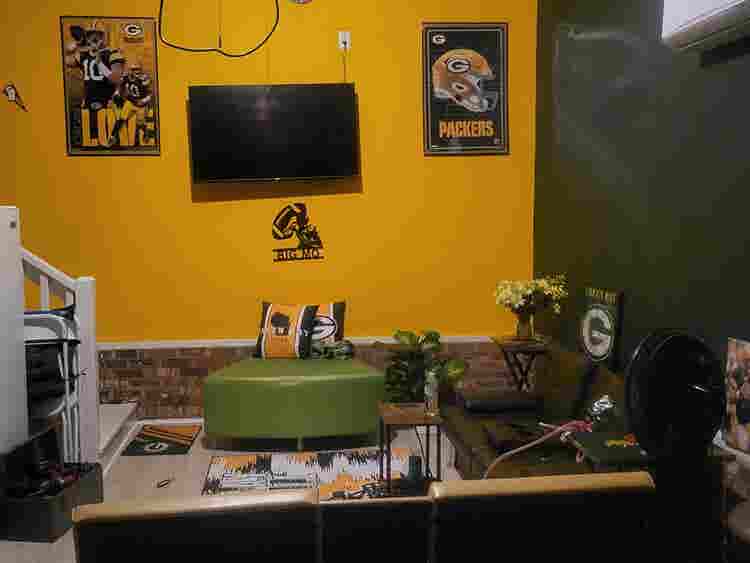 Female roommate yr and older