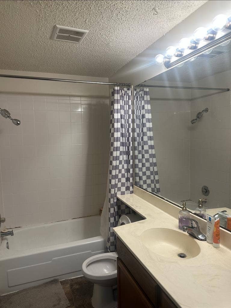 Looking for Roommate