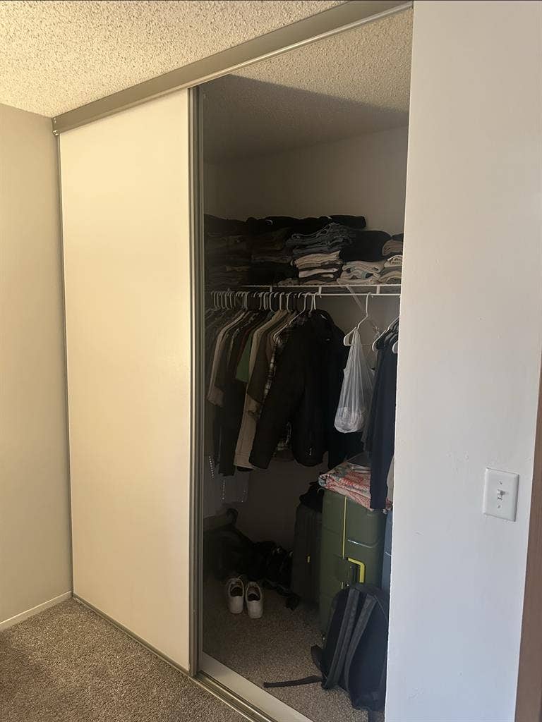 Looking for Roommate