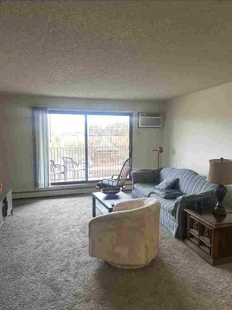 Looking for Roommate