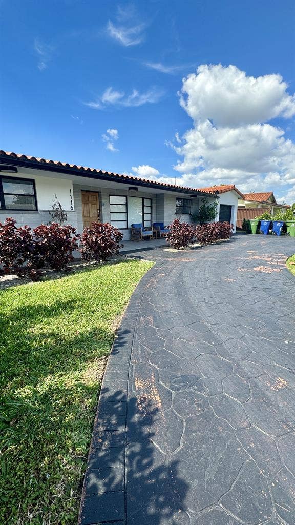 Habitación disponible en Hallandale