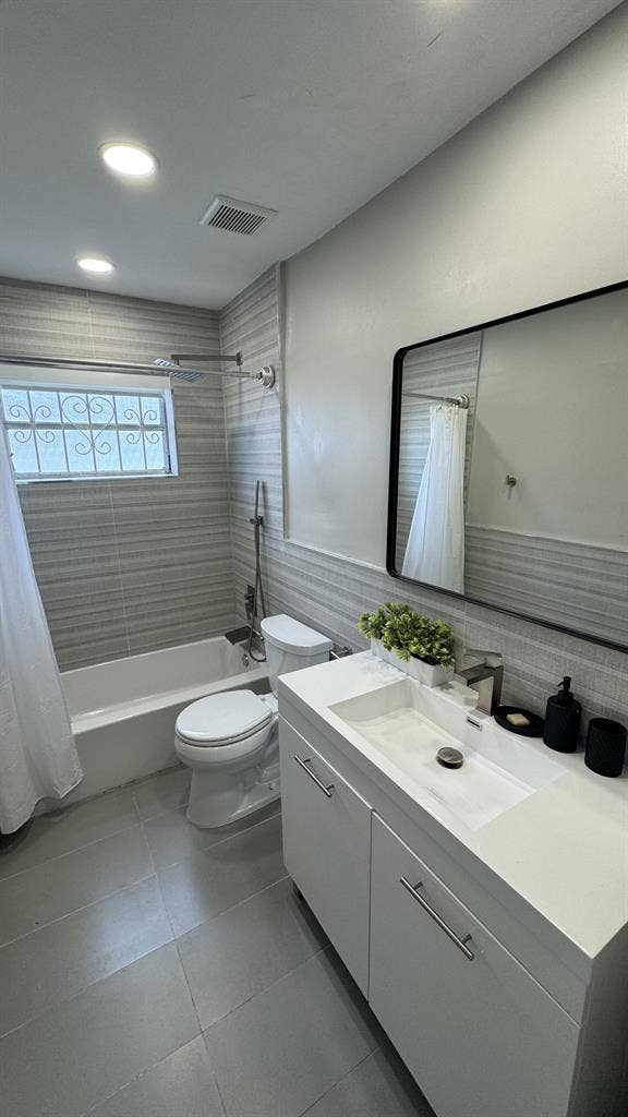 Habitación disponible en Hallandale