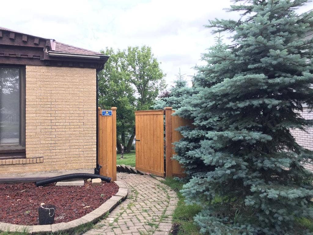 Female tenant needed - large house