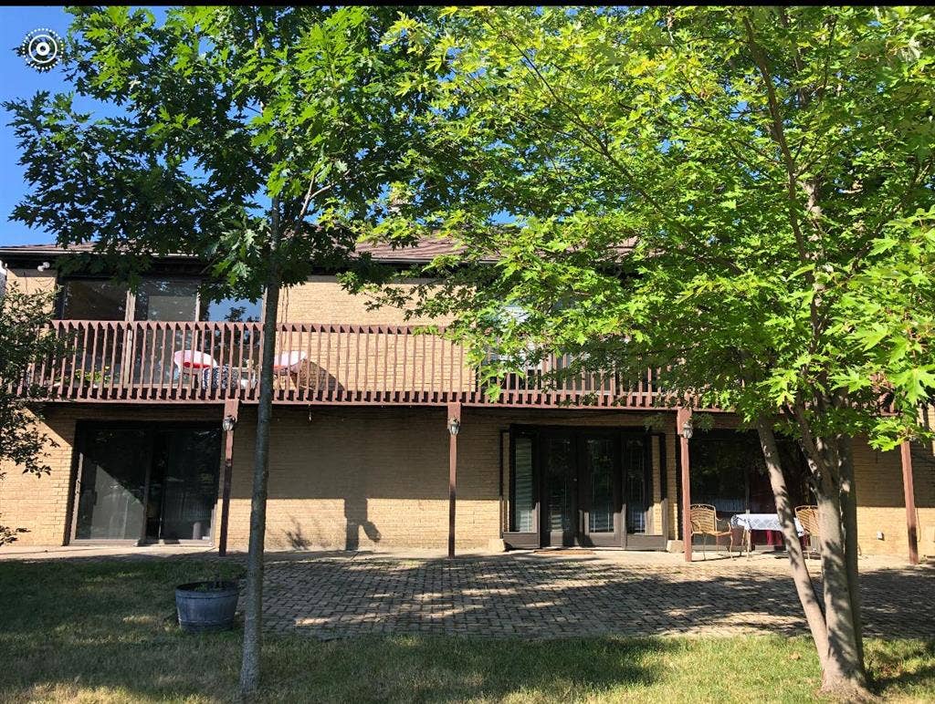 Female tenant needed - large house