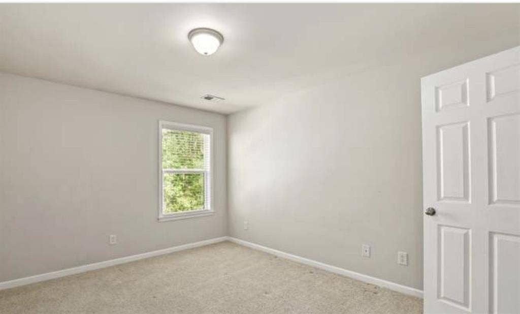 Room with own bathroom and bed