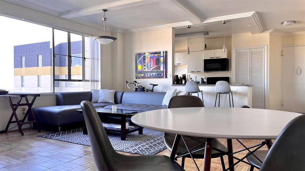 Room with Breathtaking DTLA View