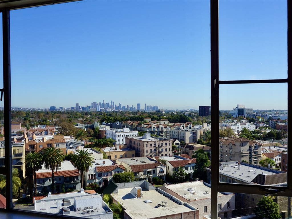 Room with Breathtaking DTLA View