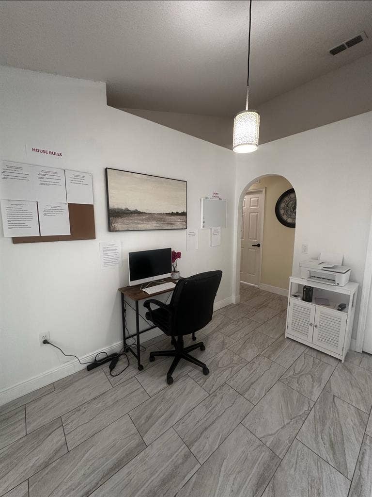 Shared Room for Rent! Available NOW