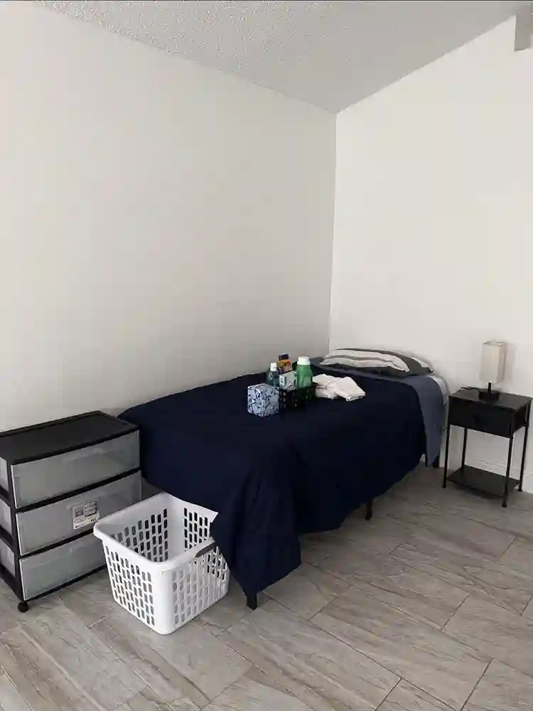 Shared Room for Rent! Available NOW