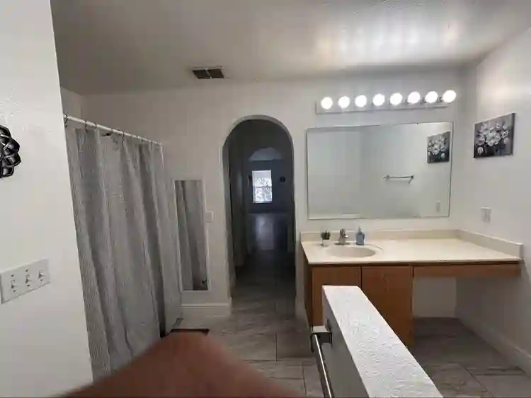 Shared Room for Rent! Available NOW