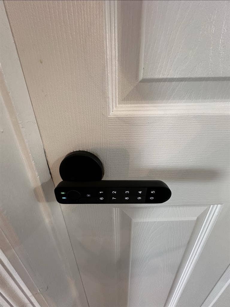 Shared Room for Rent! Available NOW