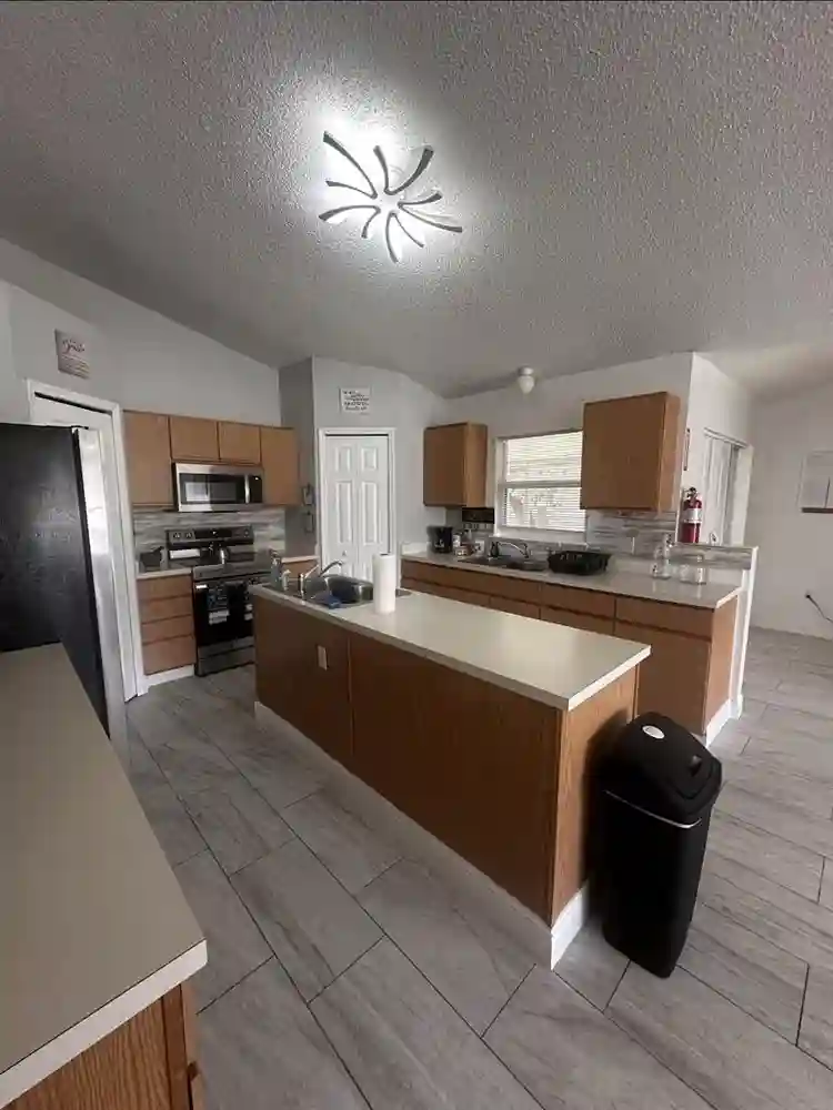 Shared Room for Rent! Available NOW