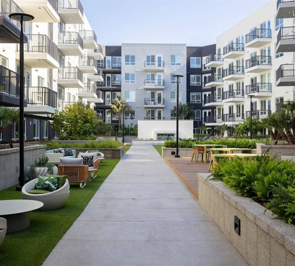 Roommate Wanted — Move-In Dec/Jan