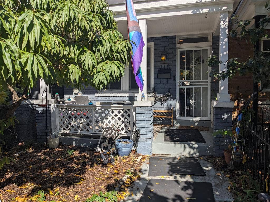 Sunny room in Edgewood rowhouse