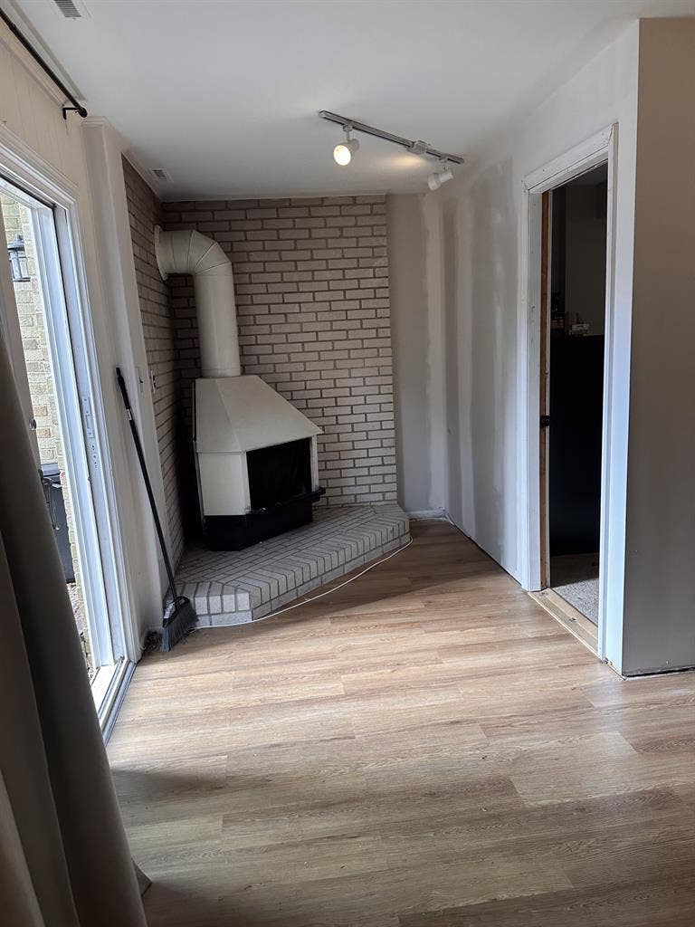 1 PERSON ONLY private unit