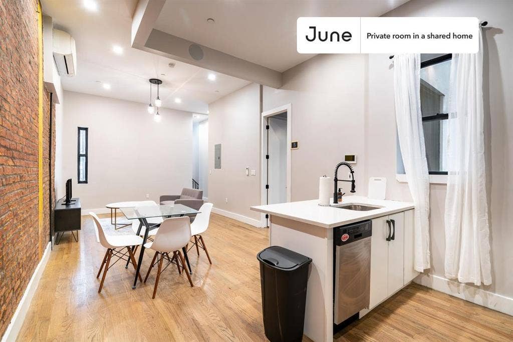 6 BR in New York City