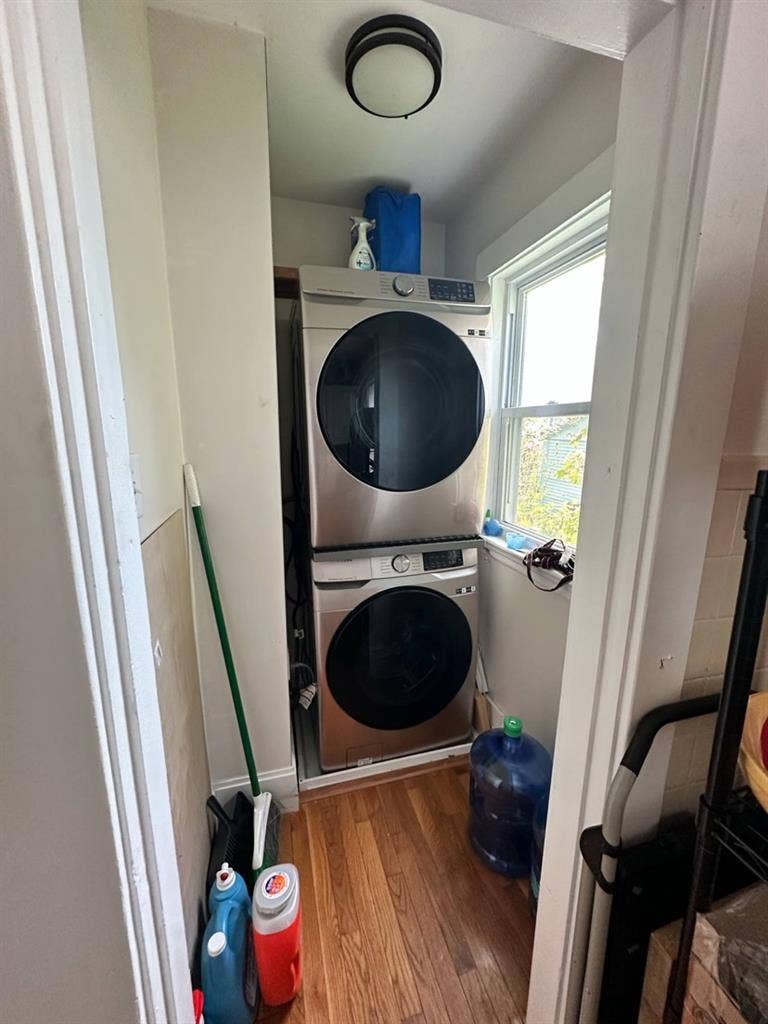 Furnished room for rent close to T