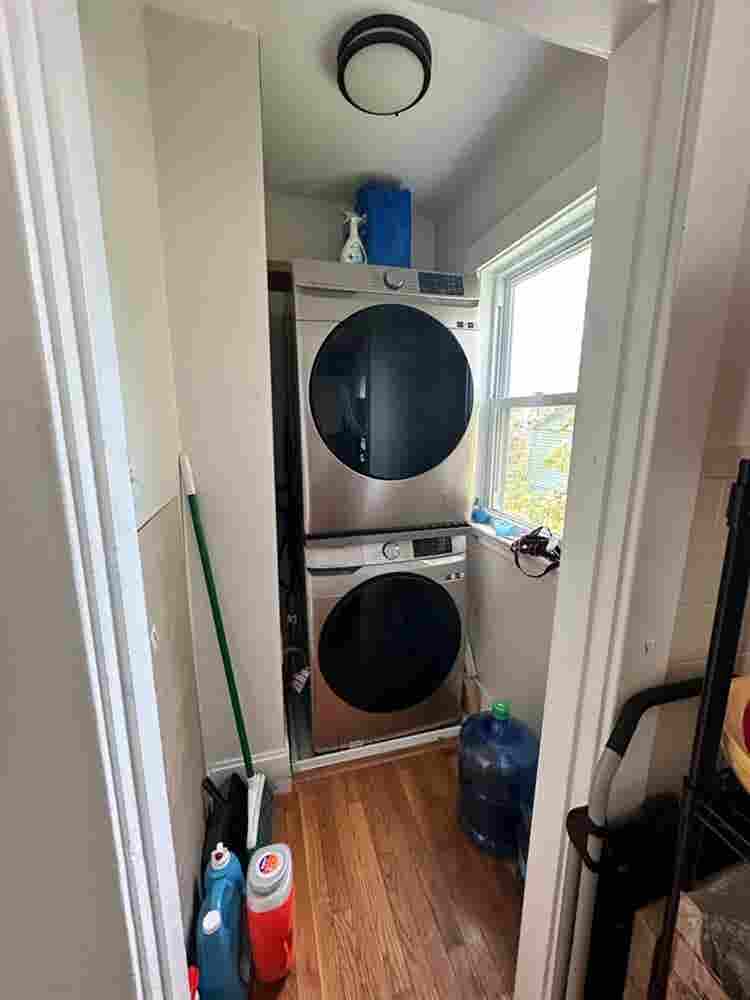 Furnished room for rent close to T