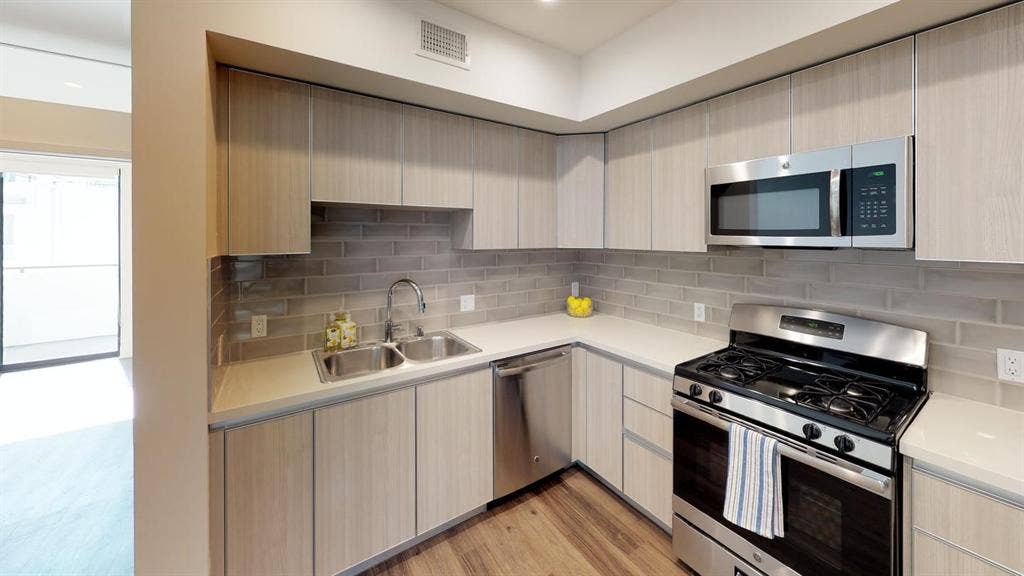 1 BR in Los Angeles