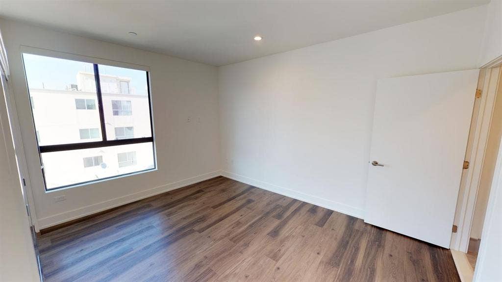 1 BR in Los Angeles