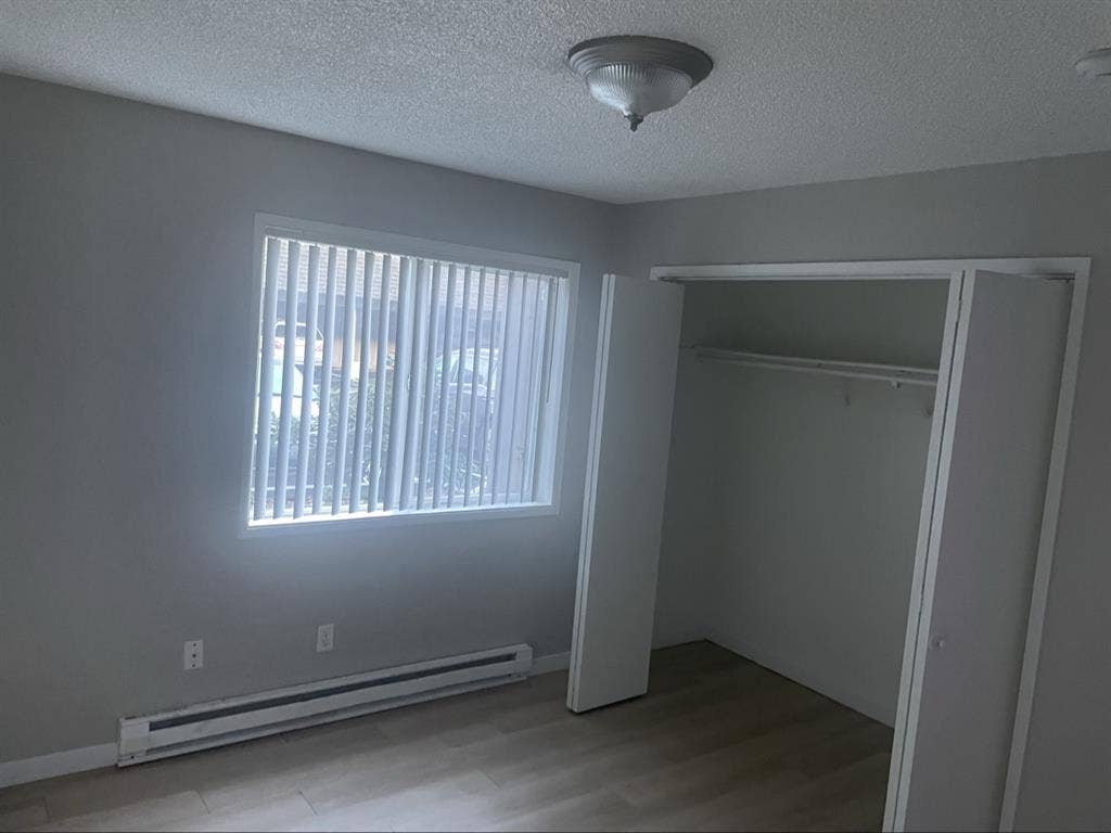 Looking for 3rd female Roomate