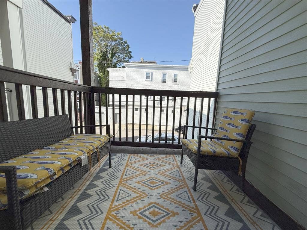2BR Apartment with Private Deck