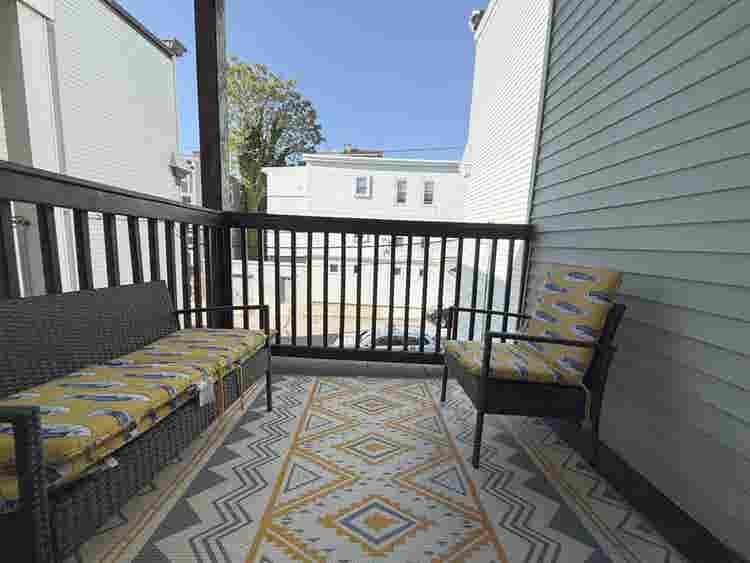 2BR Apartment with Private Deck