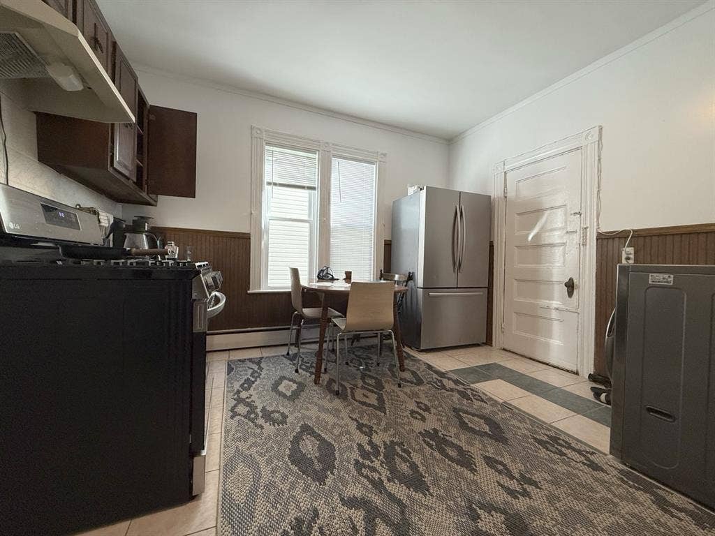 2BR Apartment with Private Deck