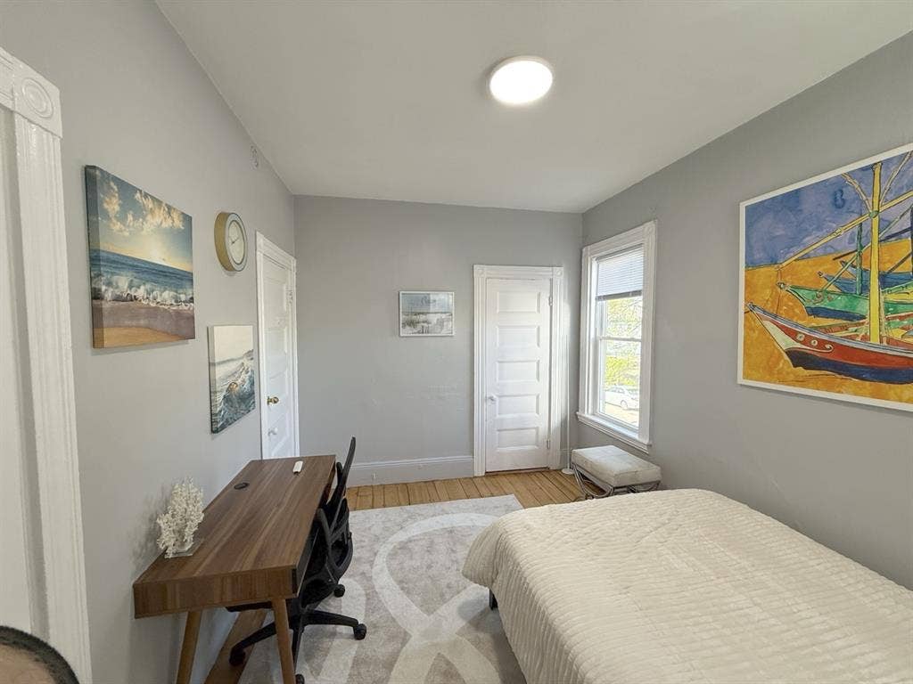 2BR Apartment with Private Deck