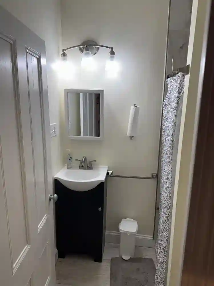 Looking for roommate