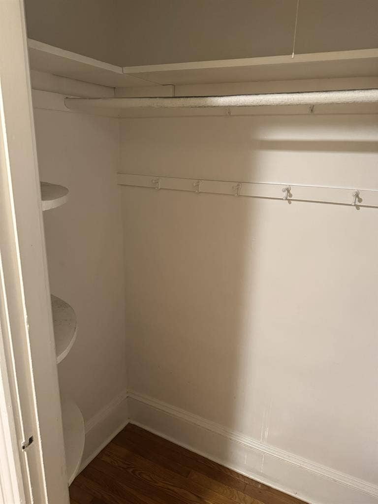 Looking for roommate