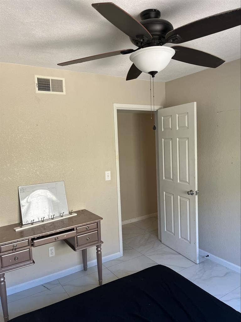 FEMALE OWNER, family pet 
friendly