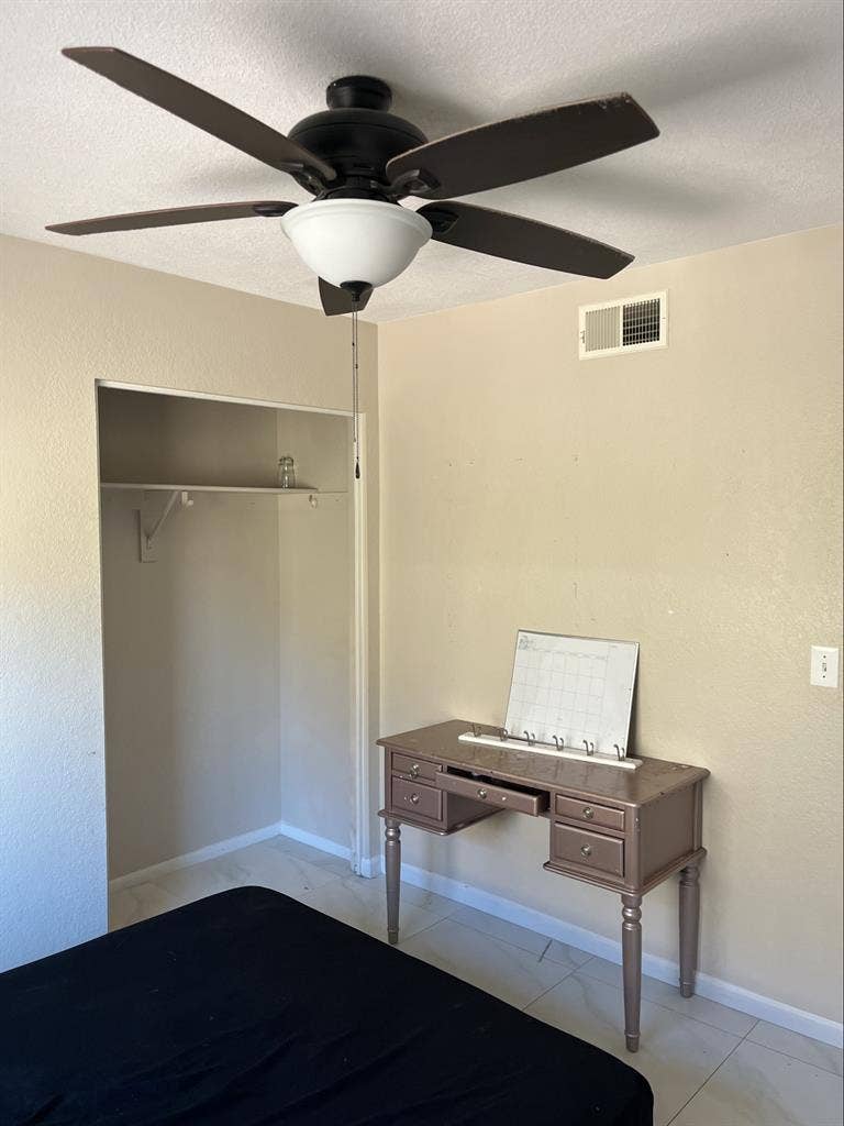 FEMALE OWNER, family pet 
friendly