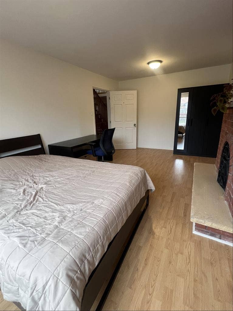 A spacious and bright room $