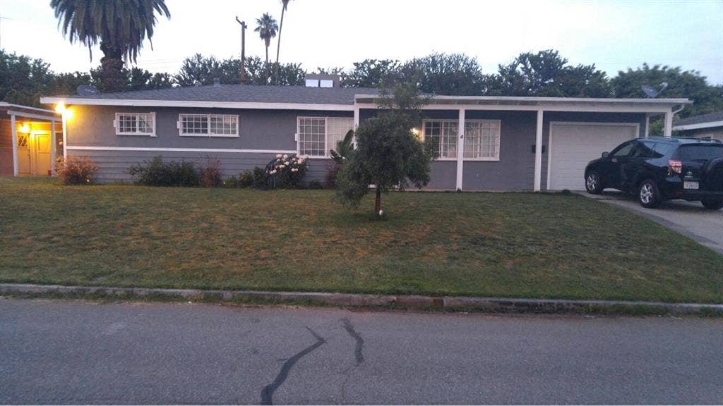 Room for rent (males preferred)