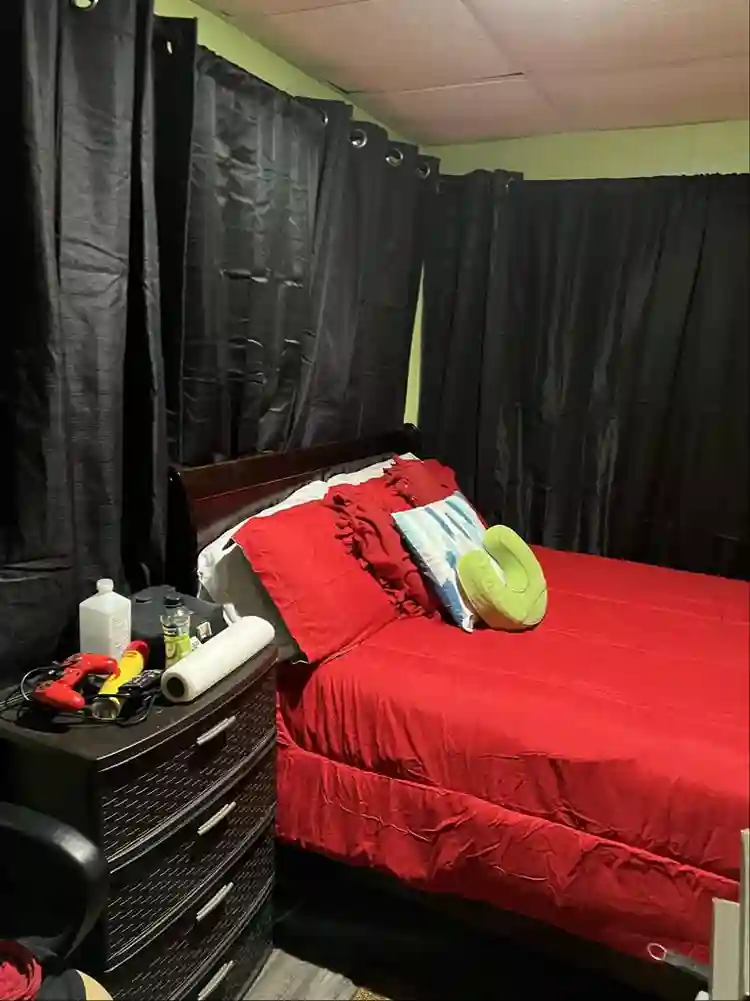 Room for rent (males preferred)