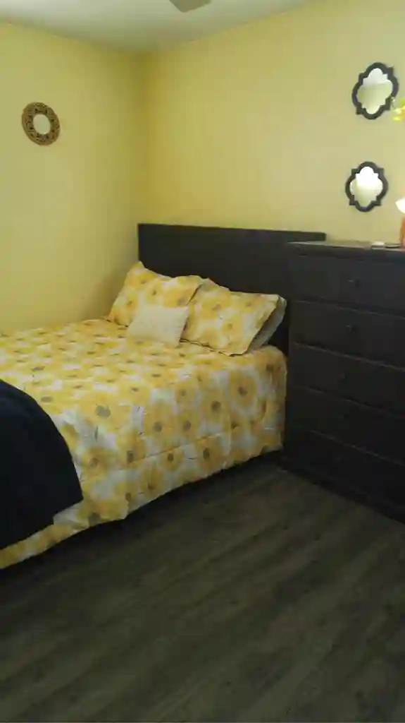 Room for rent (males preferred)