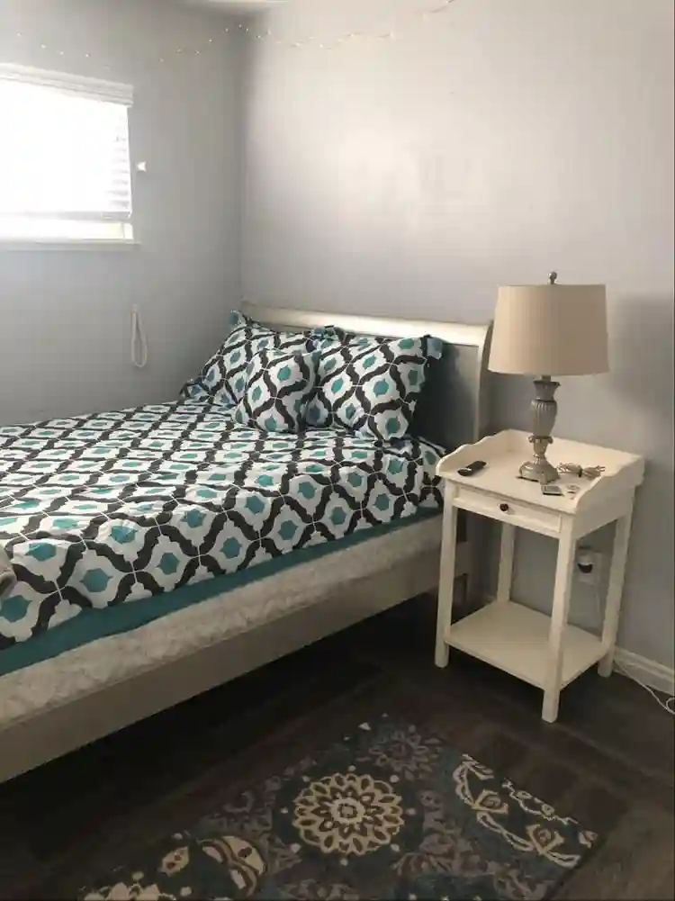 Room for rent (males preferred)