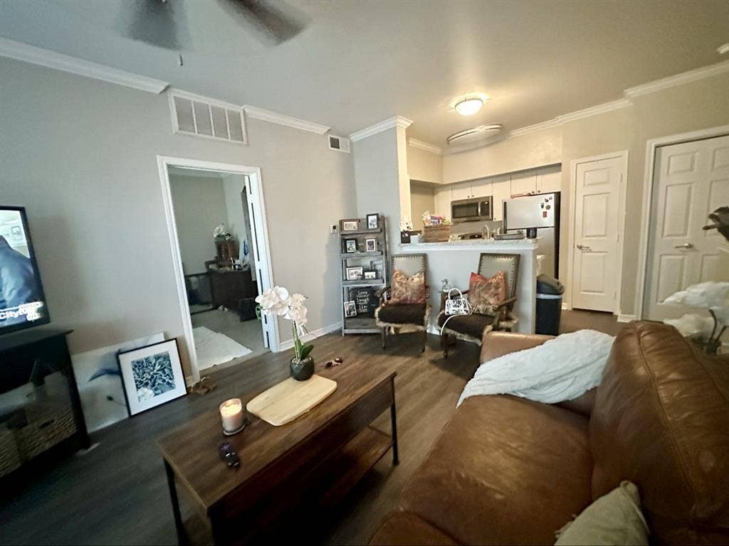 Luxury

~Lg bedroom w/ bathroom...