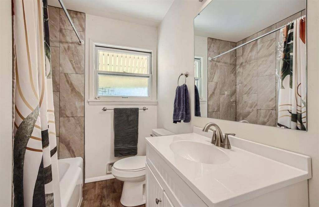 Seeking January roommate