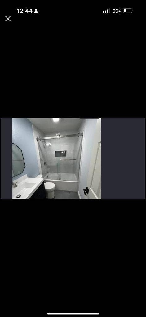 Needing two roommates !